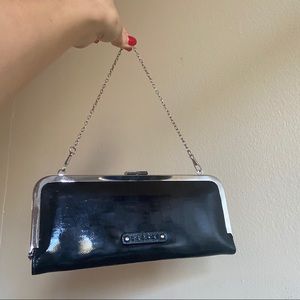 Classic clutch with optional chain.